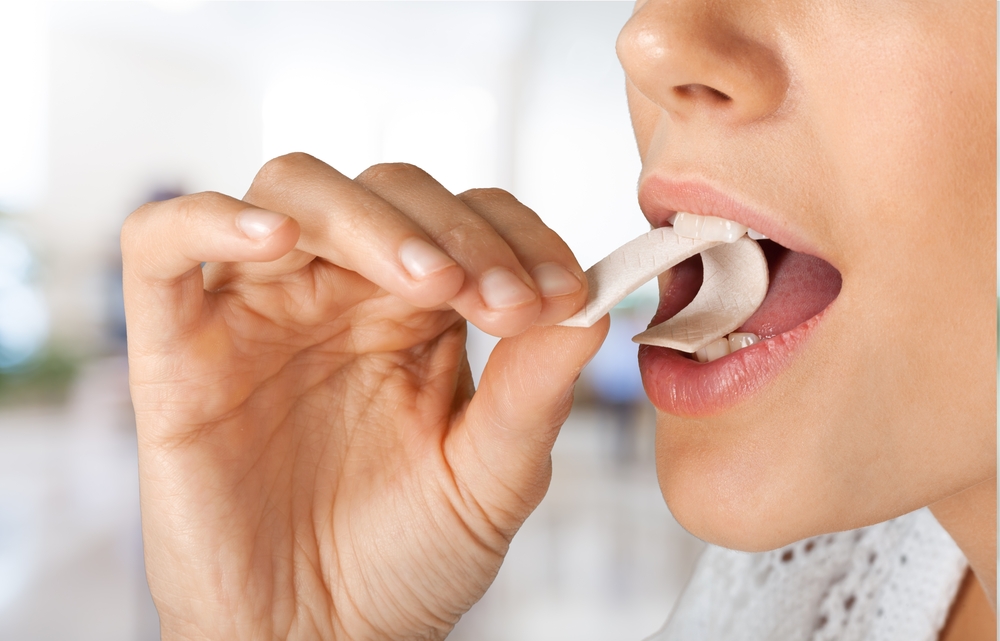 How does sugar free gum help your teeth